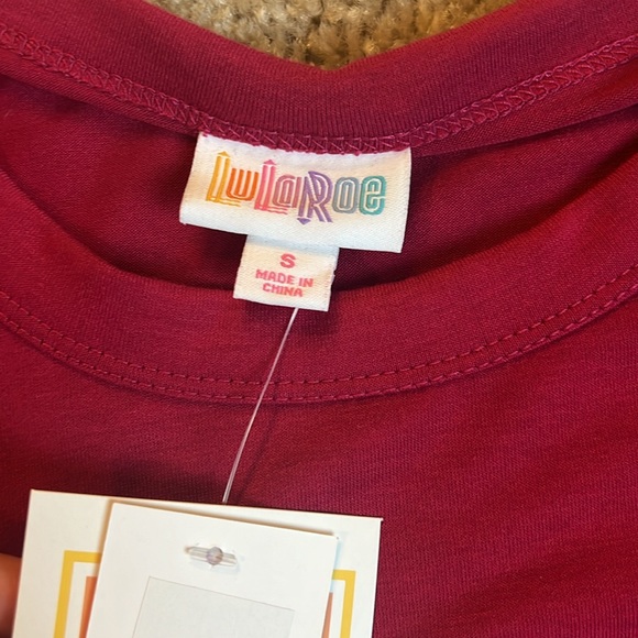 Lularoe Liv tee shirt short sleeve top crew neck berry pink stretchy size small - Picture 3 of 5